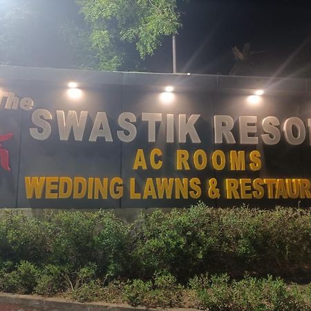 The Swastik Hotel & Resorts And Garden Vrindāvan Exterior photo
