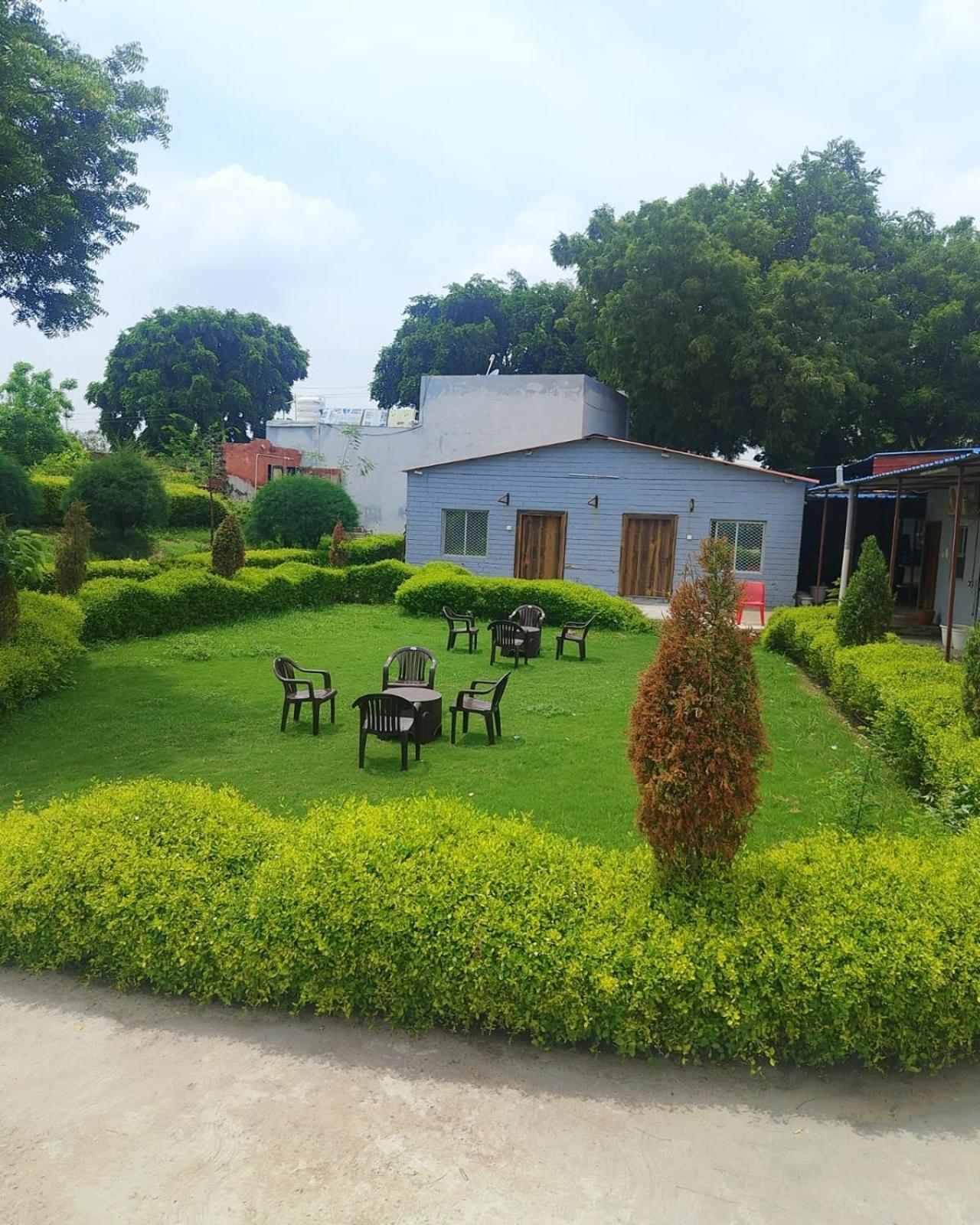 The Swastik Hotel & Resorts And Garden Vrindāvan Exterior photo