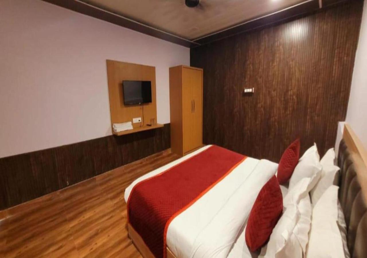 The Swastik Hotel & Resorts And Garden Vrindāvan Exterior photo