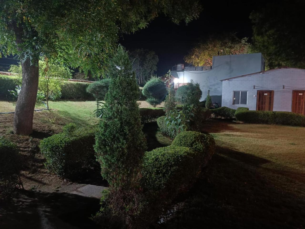 The Swastik Hotel & Resorts And Garden Vrindāvan Exterior photo