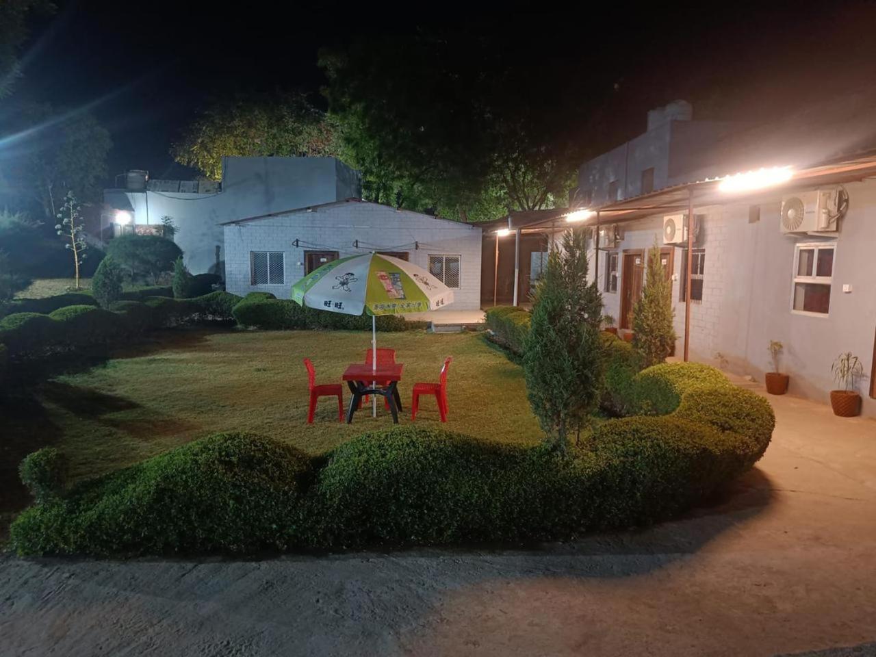 The Swastik Hotel & Resorts And Garden Vrindāvan Exterior photo