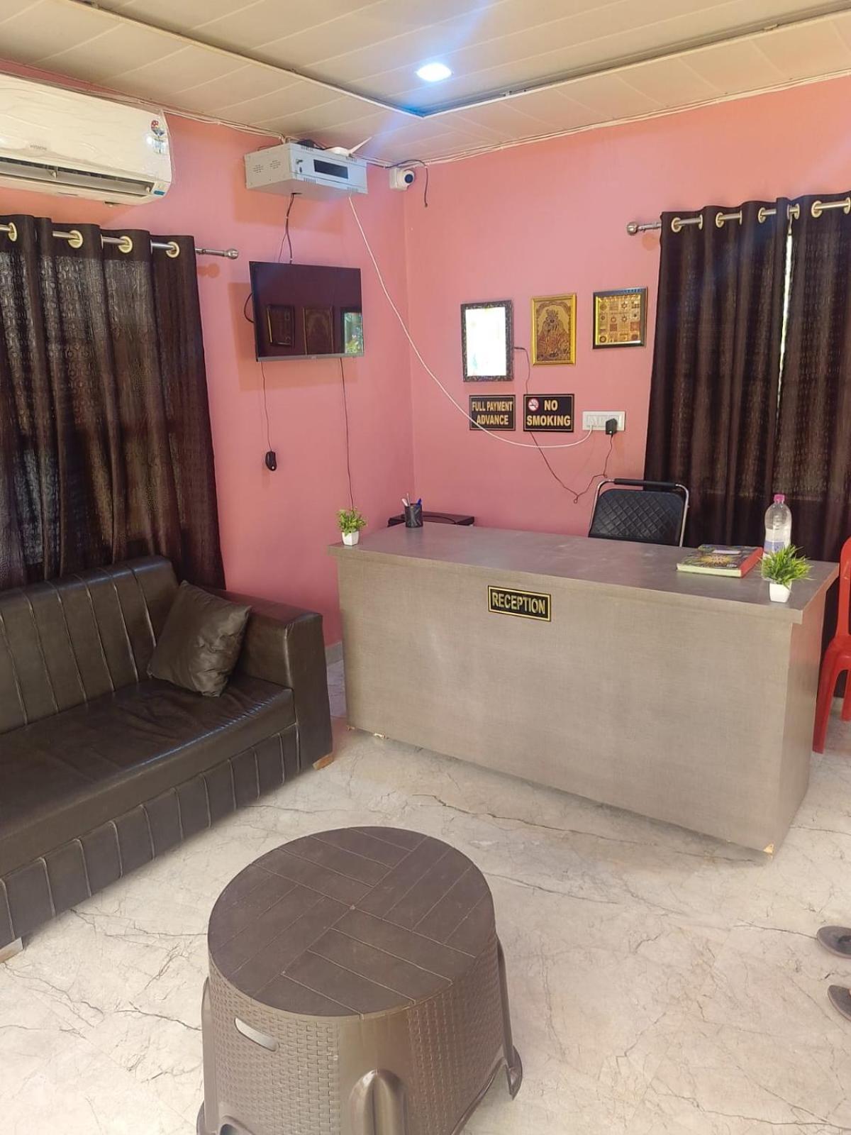 The Swastik Hotel & Resorts And Garden Vrindāvan Exterior photo